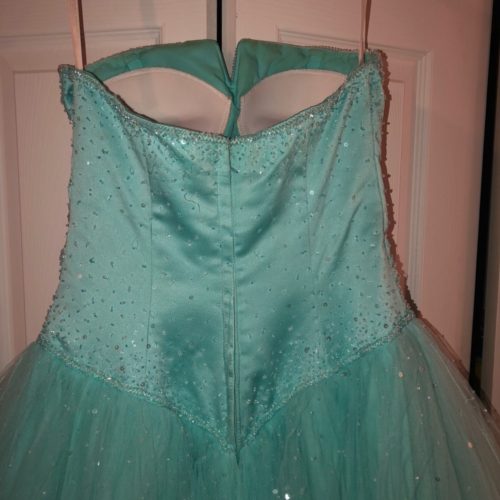 Dress - Picture 3 of 5